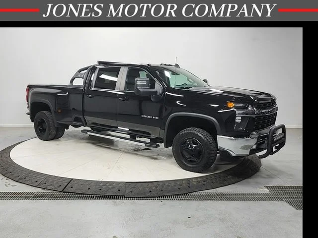 Used 2022 Black Chevrolet LT image 1