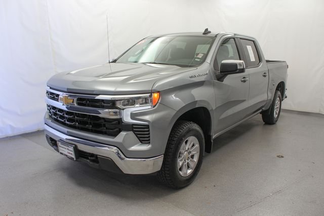 Used 2025 Gray Chevrolet LT image 6