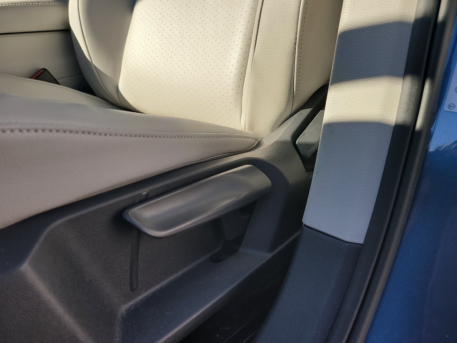 Used 2019 Blue Volkswagen 1.4T S image 16