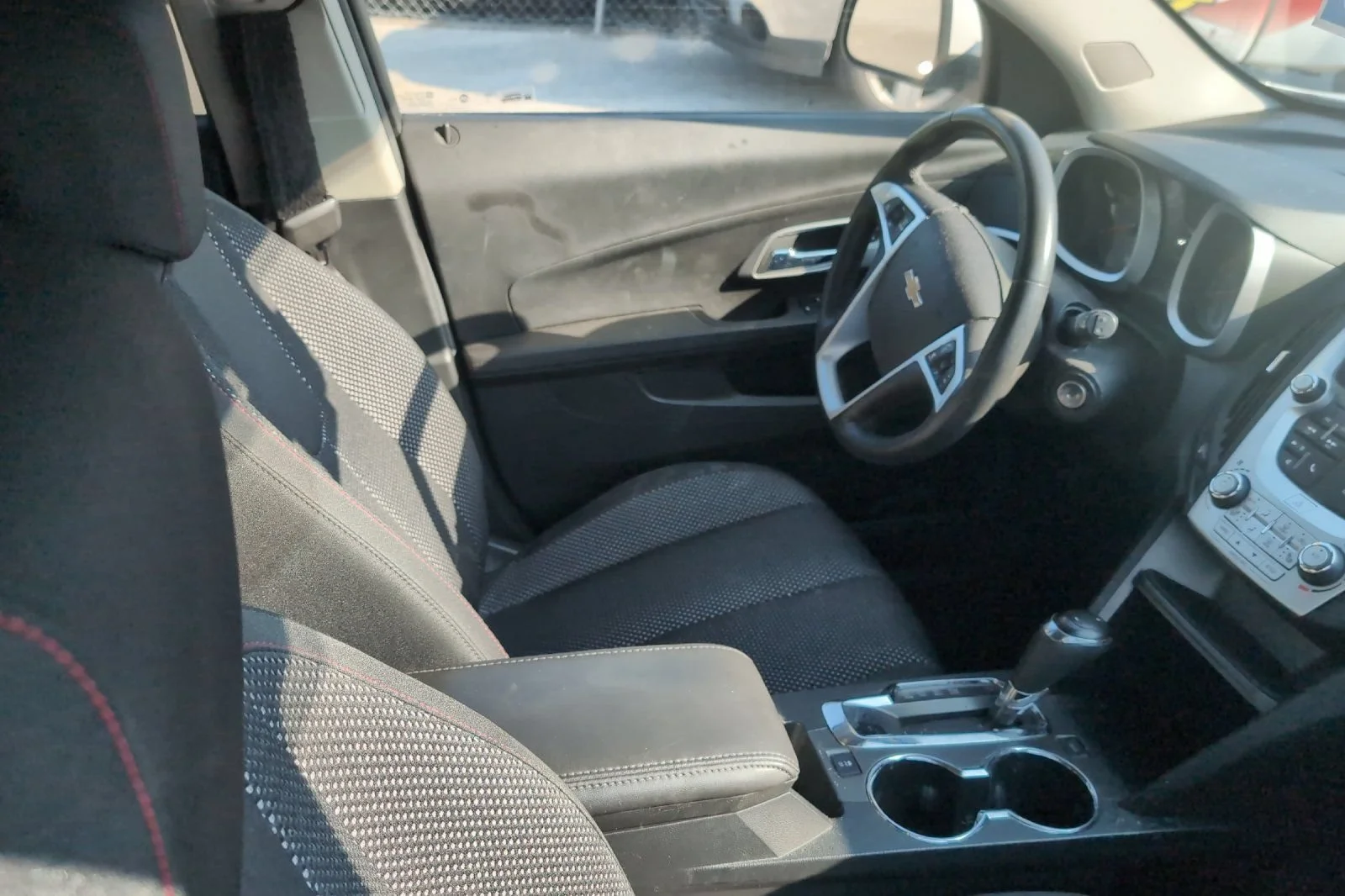 Used 2017 IRIDESCENT PEARL TRICOAT Chevrolet LT image 4