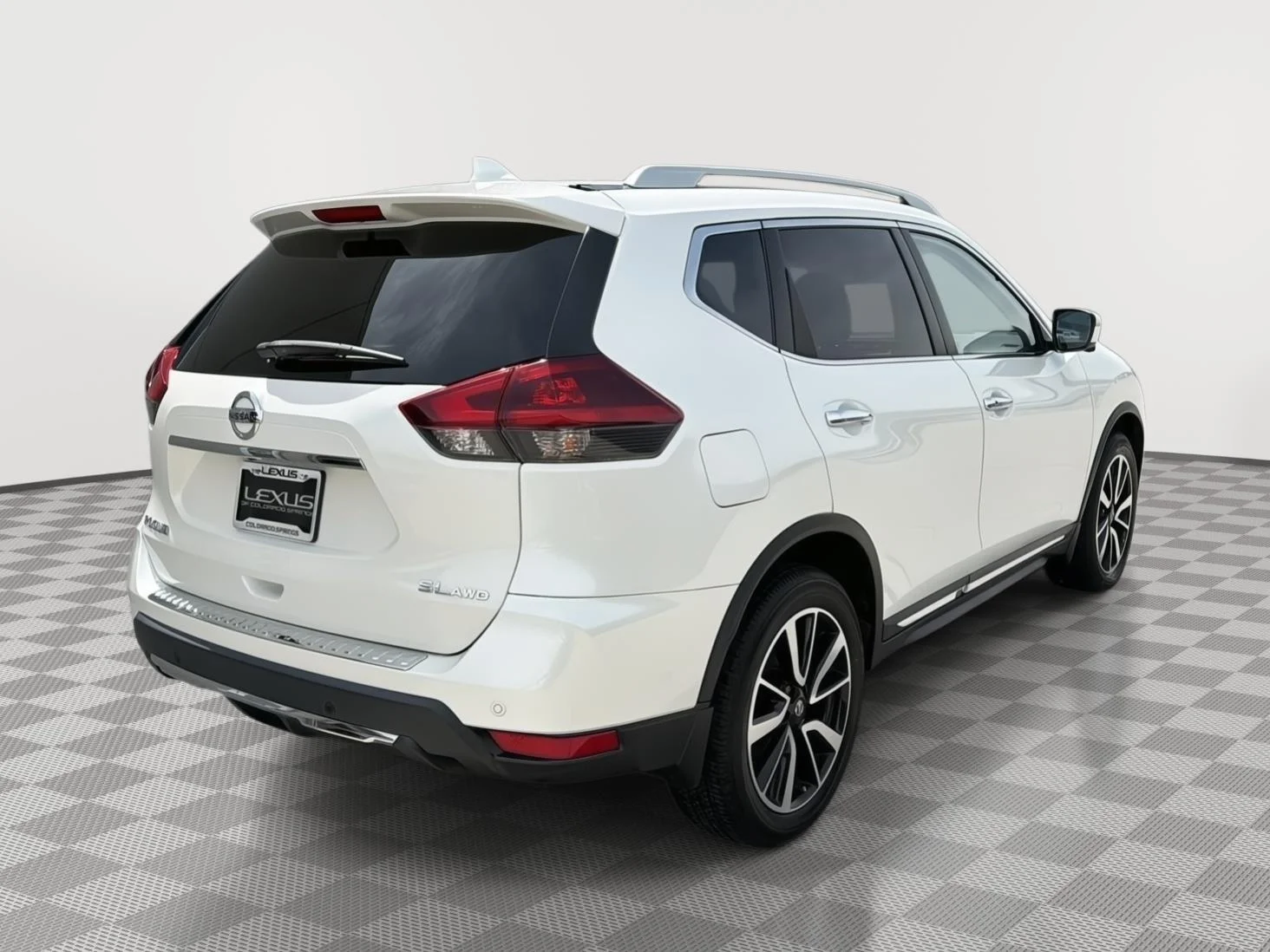 Used 2019 Pearl White Tricoat Nissan SL image 10