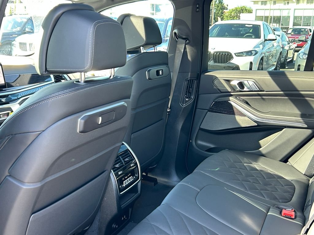 New 2026 Black Sapphire Metallic BMW xDrive40i image 31