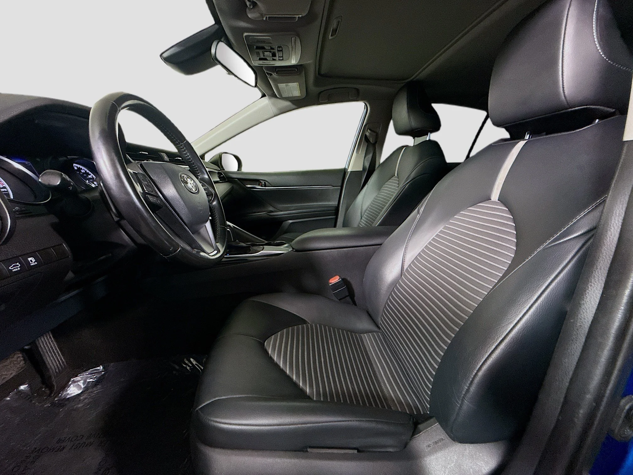 Used 2020 Blue Streak Metallic Toyota SE image 17