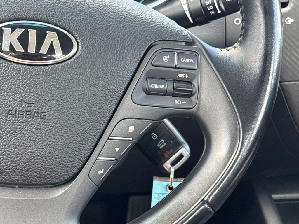Used 2016 White Kia EX image 32