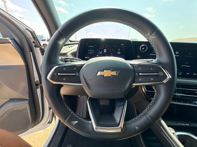 Used 2026 Summit White Chevrolet LT image 12