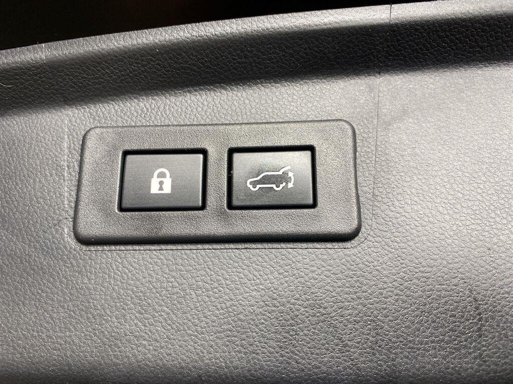 Used 2025 Crystal Black Silica Subaru Premium image 27