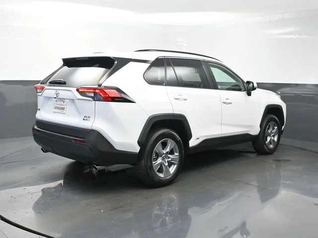 Used 2025 White Toyota XLE image 7