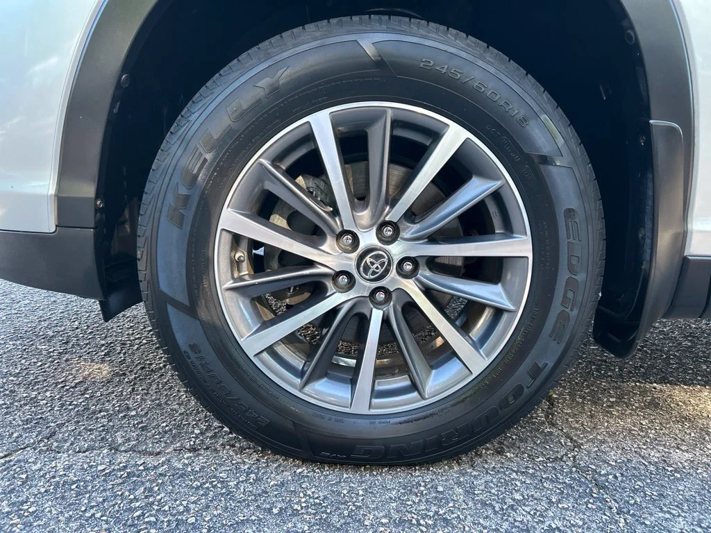 Used 2019 Silver Toyota XLE image 11