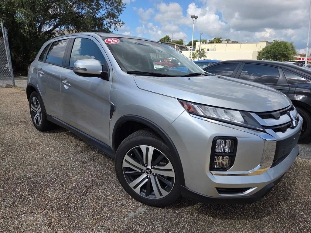Used 2025 Silver Mitsubishi 2.0 SE image 5