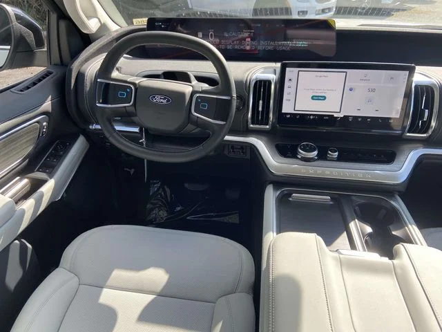 New 2027 Star White Metallic Tri-Coat Ford Platinum image 10