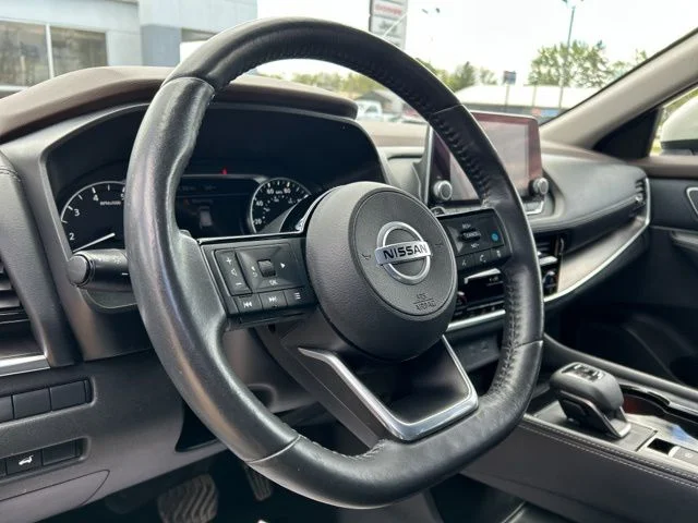 Used 2021 Pearl White Nissan SL image 36