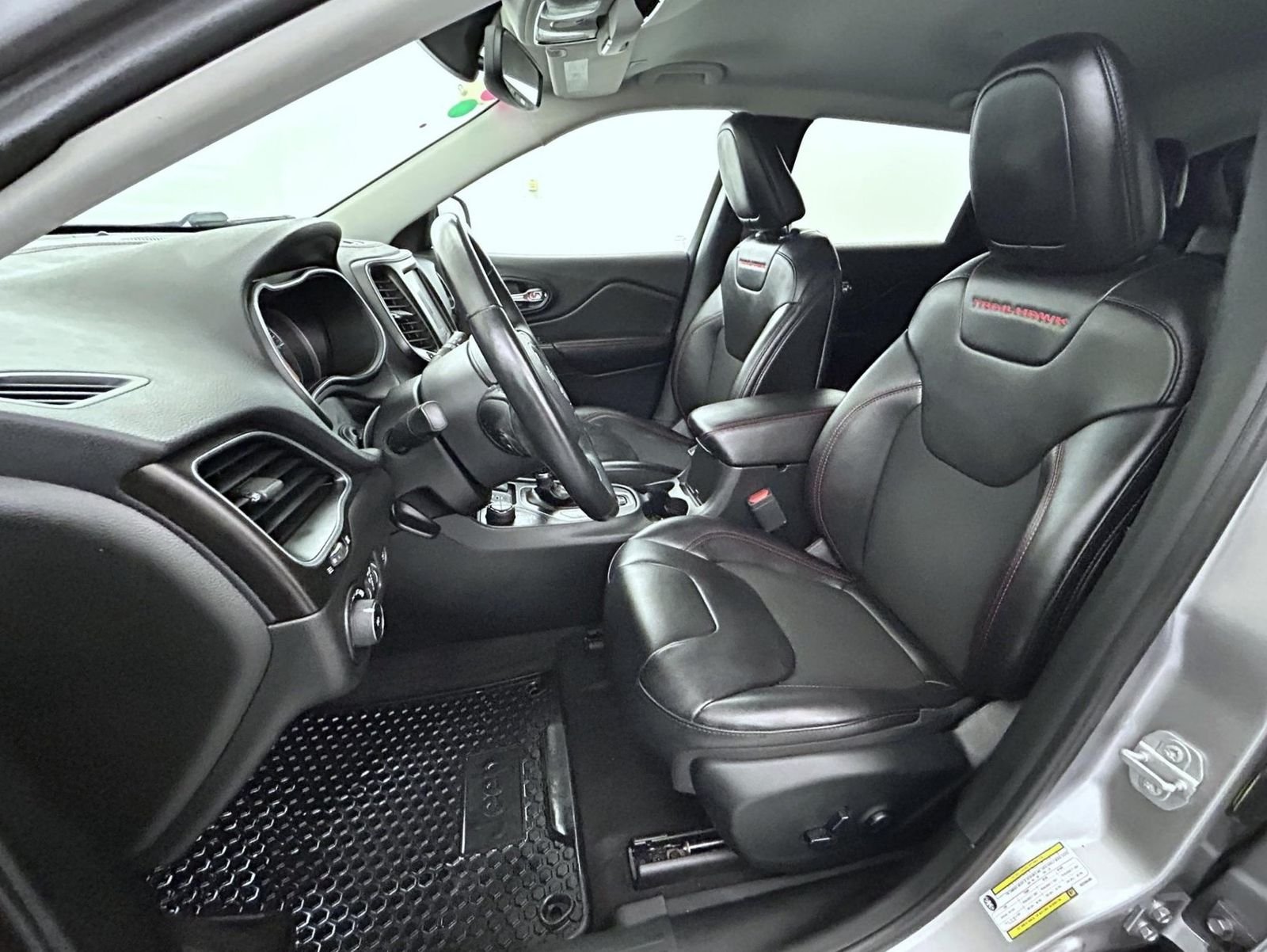 Used 2019 Billet Silver Metallic Jeep Trailhawk image 10