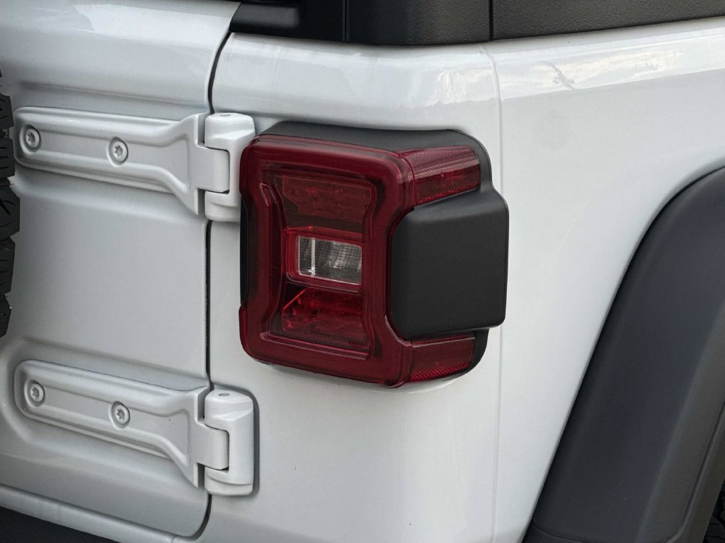 Used 2025 White Jeep Rubicon image 13