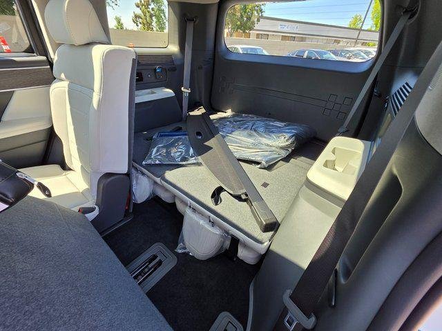 2025 Hyundai Santa Fe Limited - Photo 18