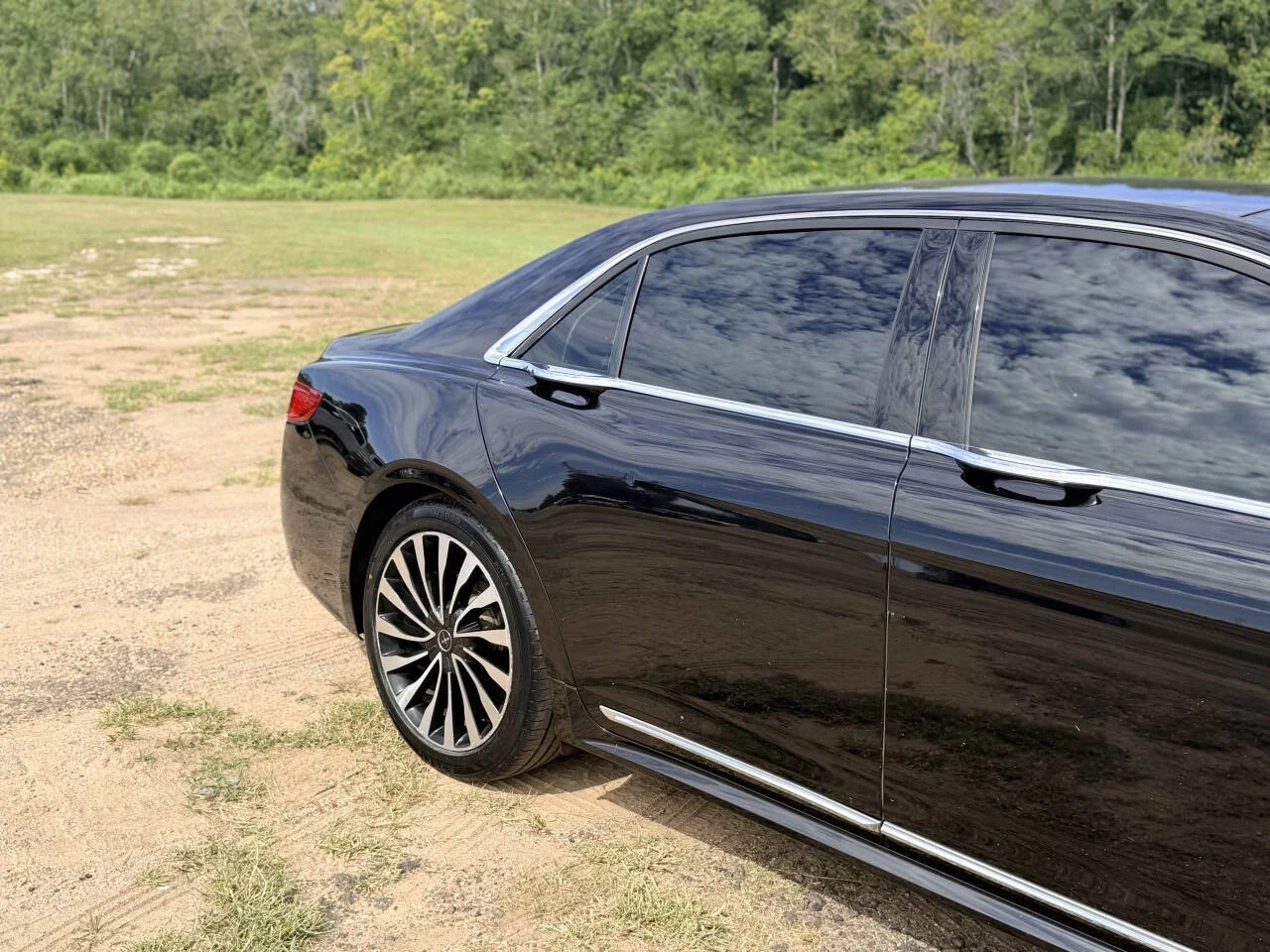 Used 2017 Black Lincoln Black Label AWD 4dr Sedan image 12