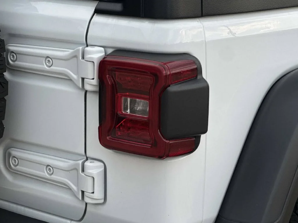 Used 2025 White Jeep Rubicon image 13