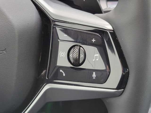 Used 2025 White Metallic BMW 530i image 30