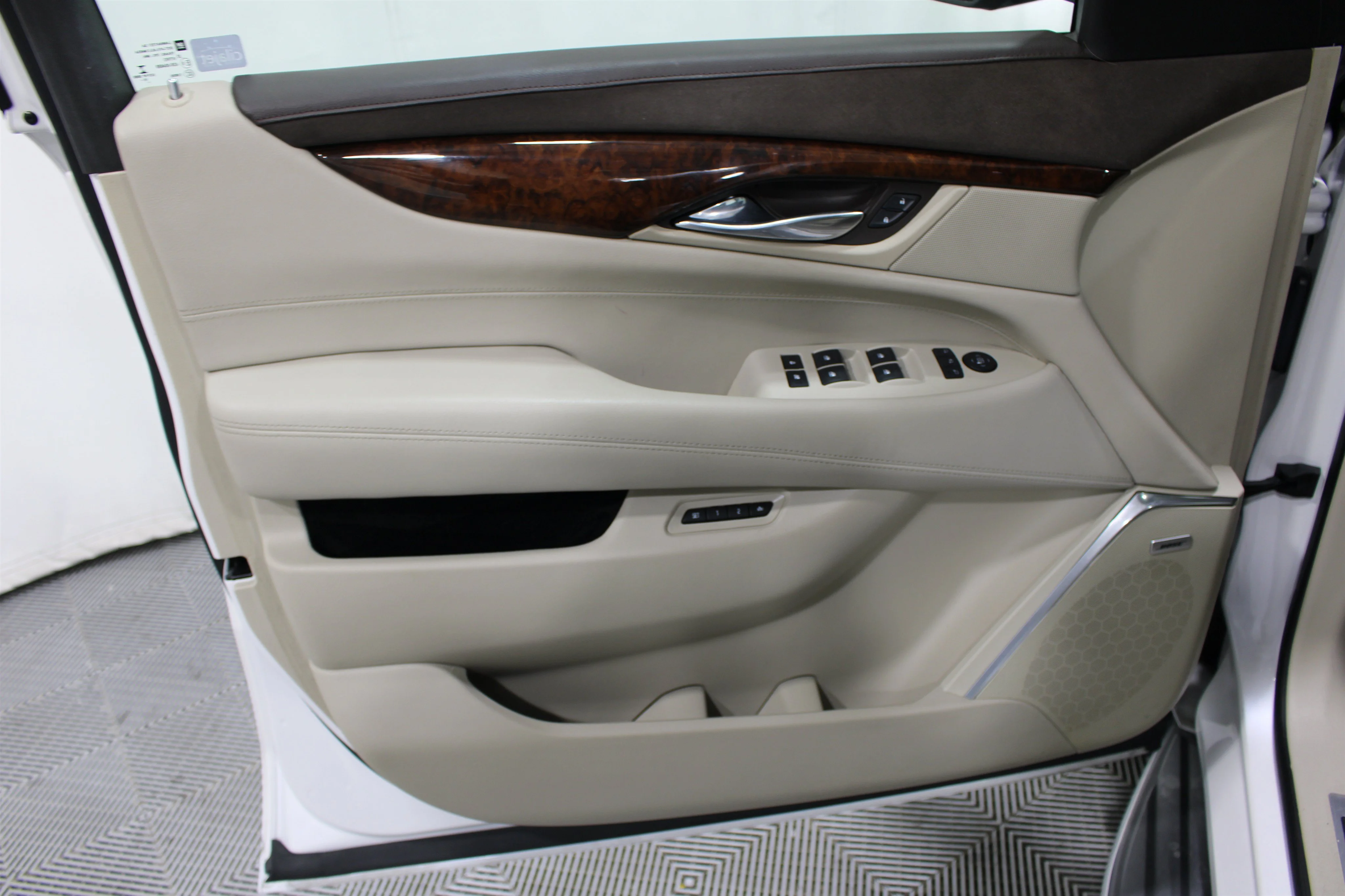 2016 Cadillac Escalade Luxury - Photo 6