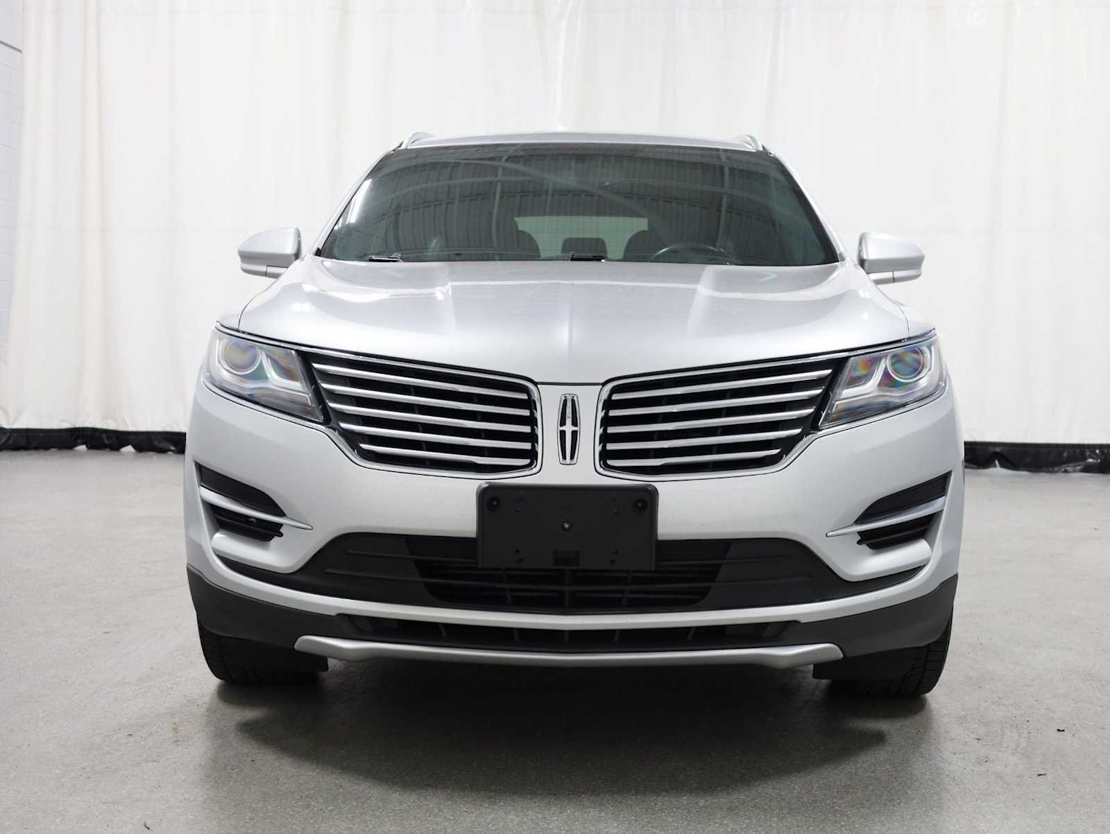 Used 2016 Ingot Silver Metallic Lincoln Premier image 14