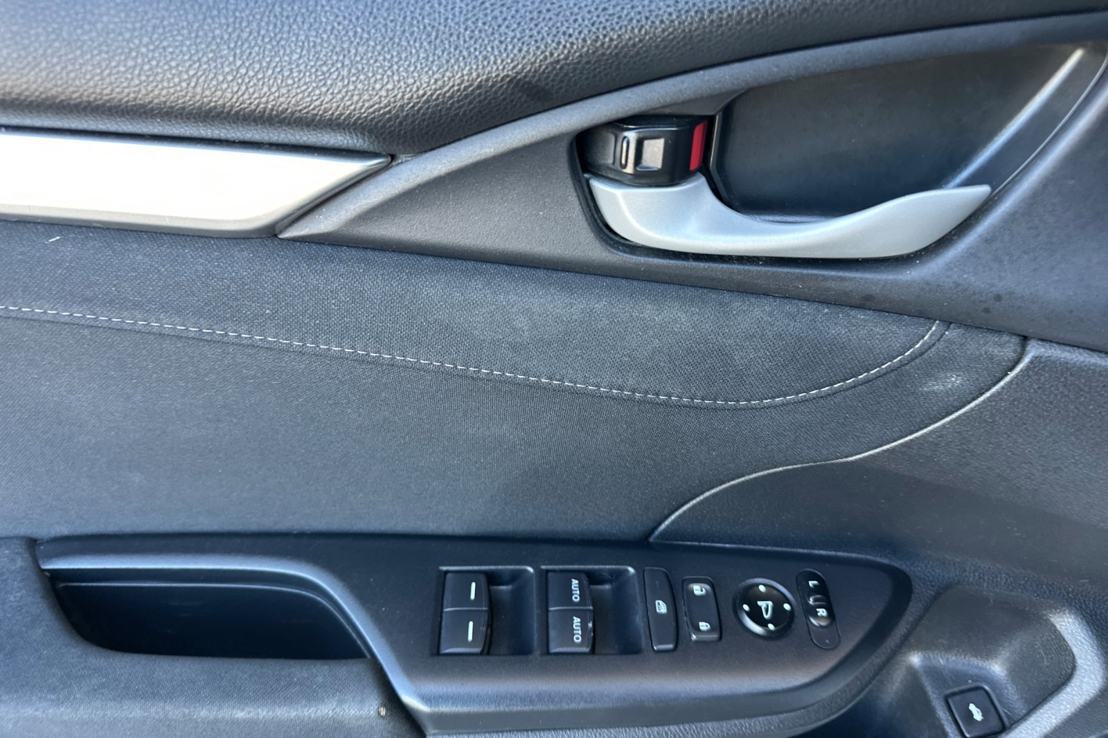 Used 2020 White Honda EX image 11