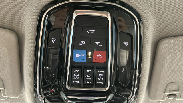 Used 2023 Diamond Black Crystal Pearlcoat Jeep Overland image 35