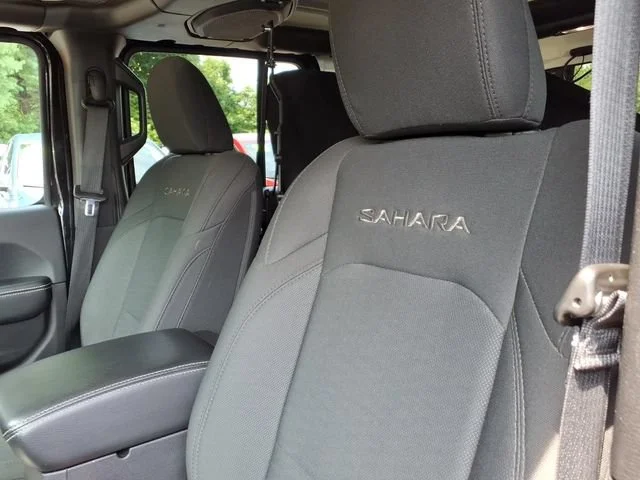 Used 2018 Black Jeep Sahara 4x4 image 17