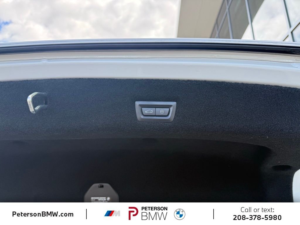Used 2025 Mineral White Metallic BMW xDrive60 image 12