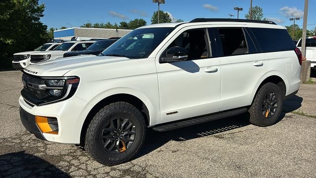 New 2026 Star White Metallic Tri-Coat Ford Tremor image 3
