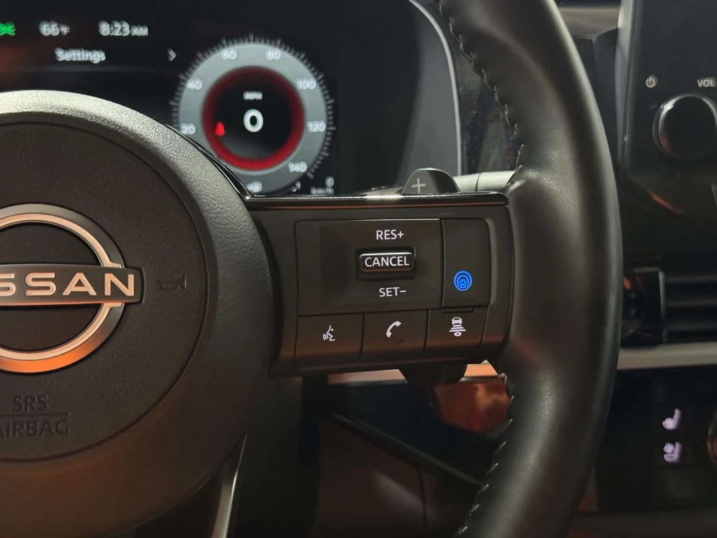 Used 2025 Black Nissan Platinum image 16