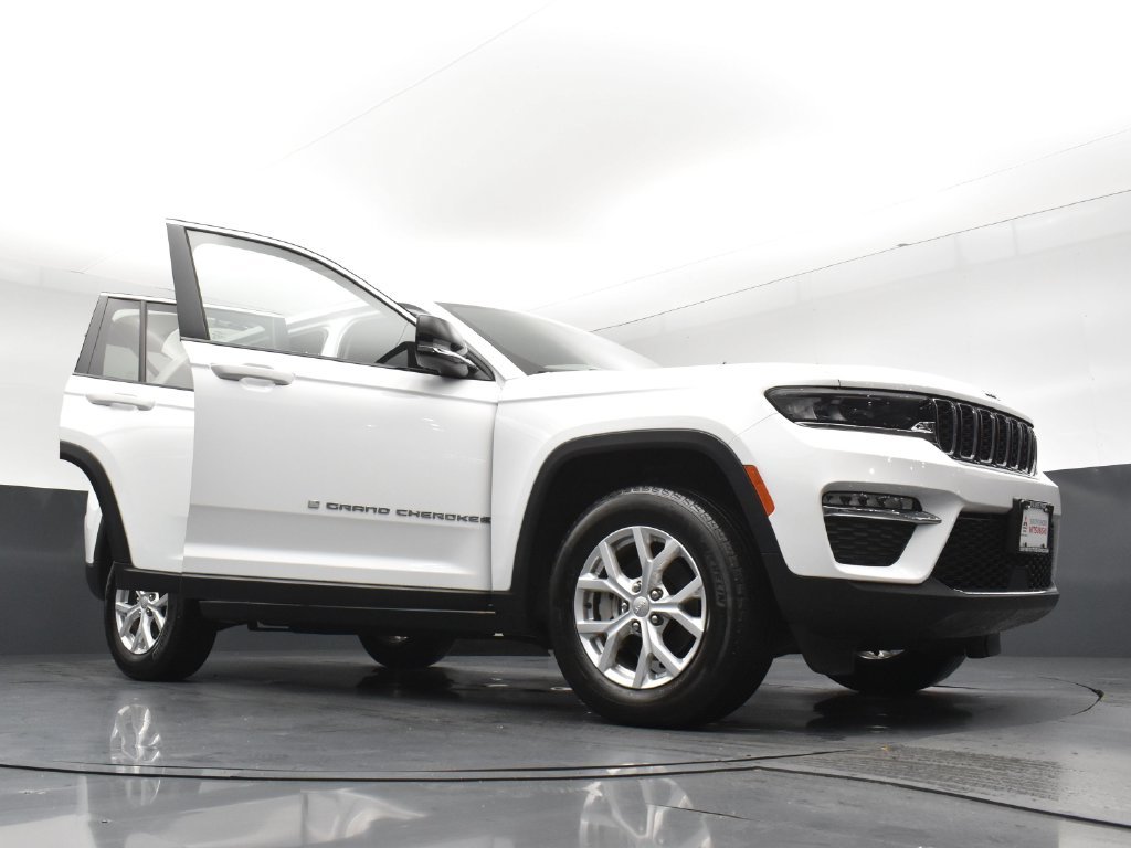 Used 2023 White Jeep Limited image 30
