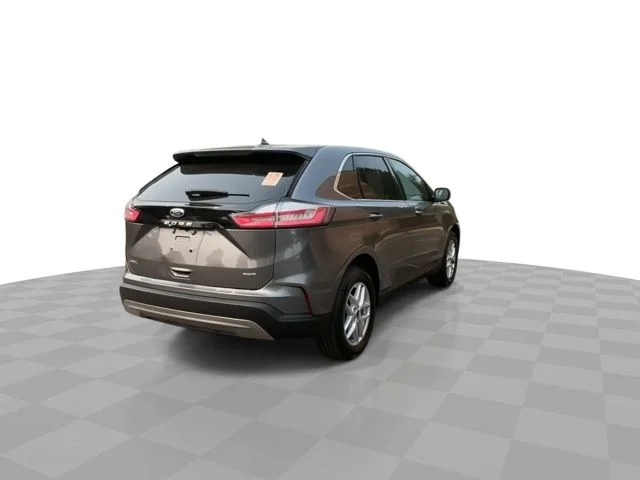 Used 2024 Gray Ford SEL image 9