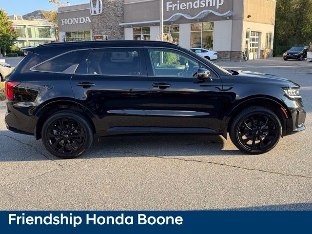 Used 2021 Black Kia SX image 3