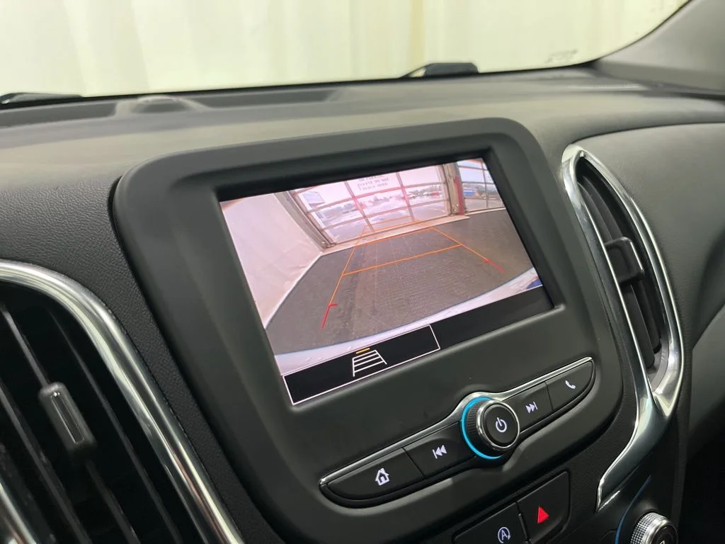 Used 2022 Silver Chevrolet LT image 11