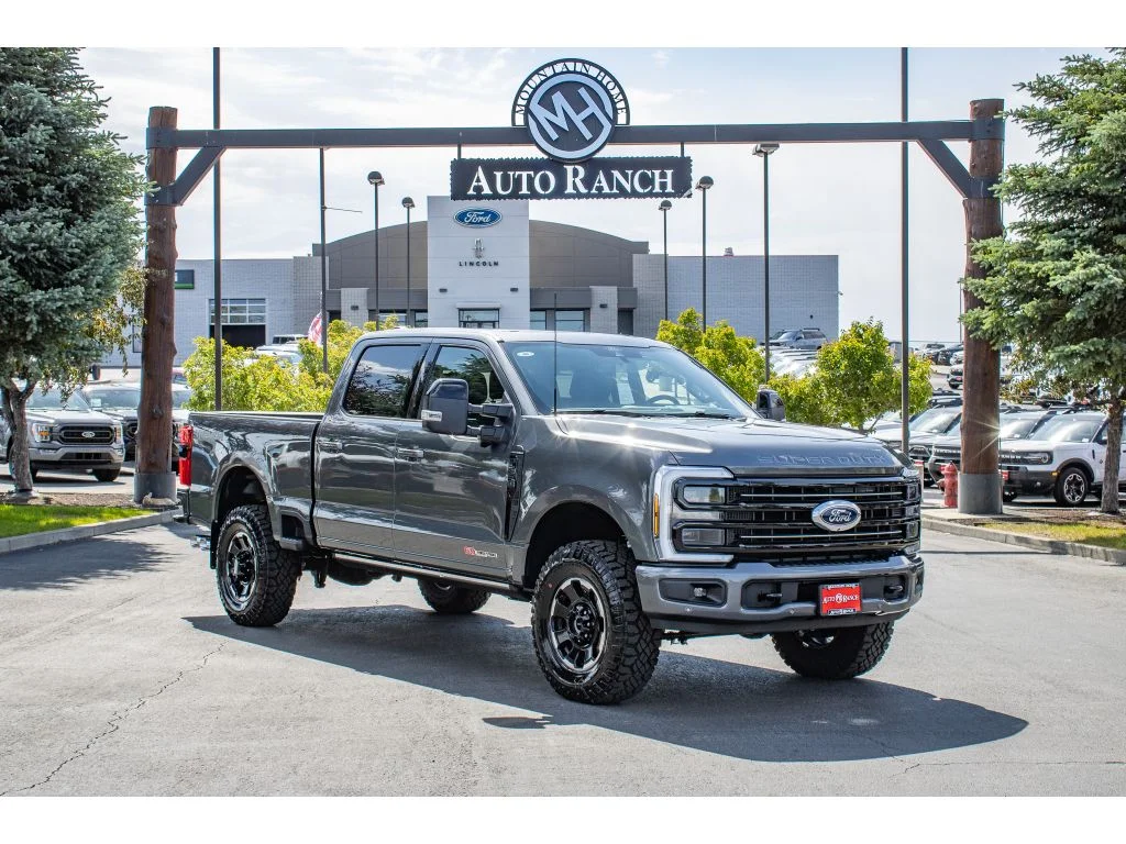 2026 Ford F-250 Platinum 4x4 Crew Cab 8' Box's photo