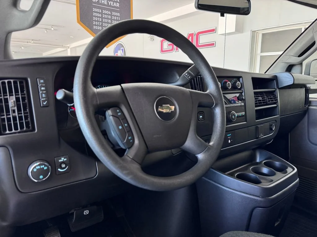 2024 Chevrolet Express Cargo Work Van - Photo 10