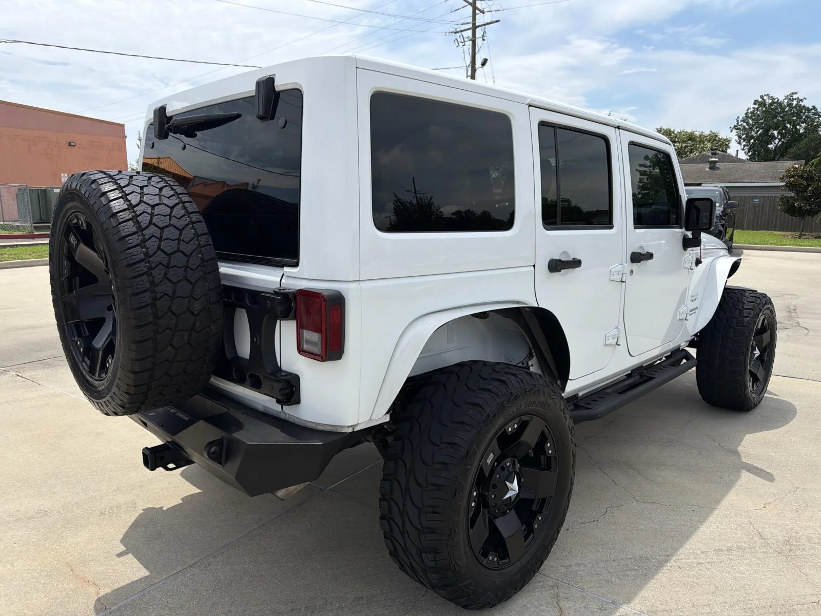 Used 2017 White Jeep Sahara 4x4 image 7
