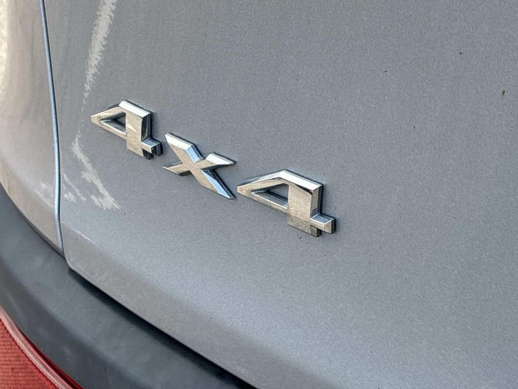 Used 2014 Silver Jeep Latitude image 12