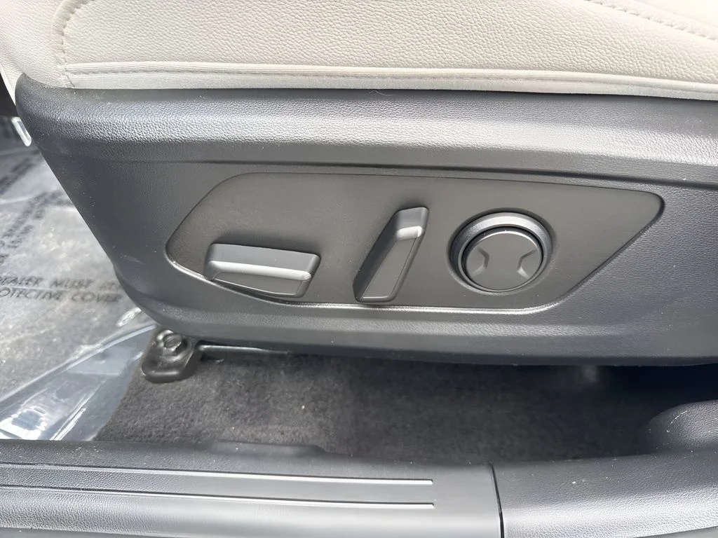 Used 2025 Gray Hyundai SEL image 10