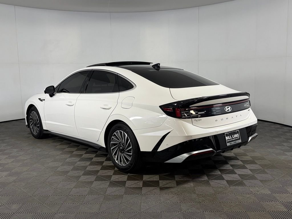 Used 2025 White Hyundai Limited image 8