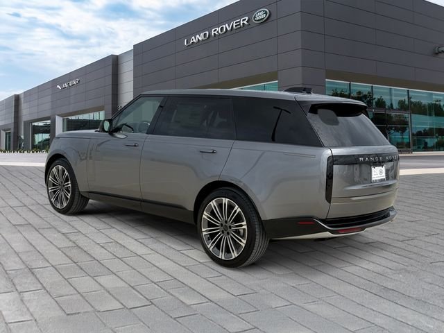 New 2026 Eiger Grey Land Rover SE image 3