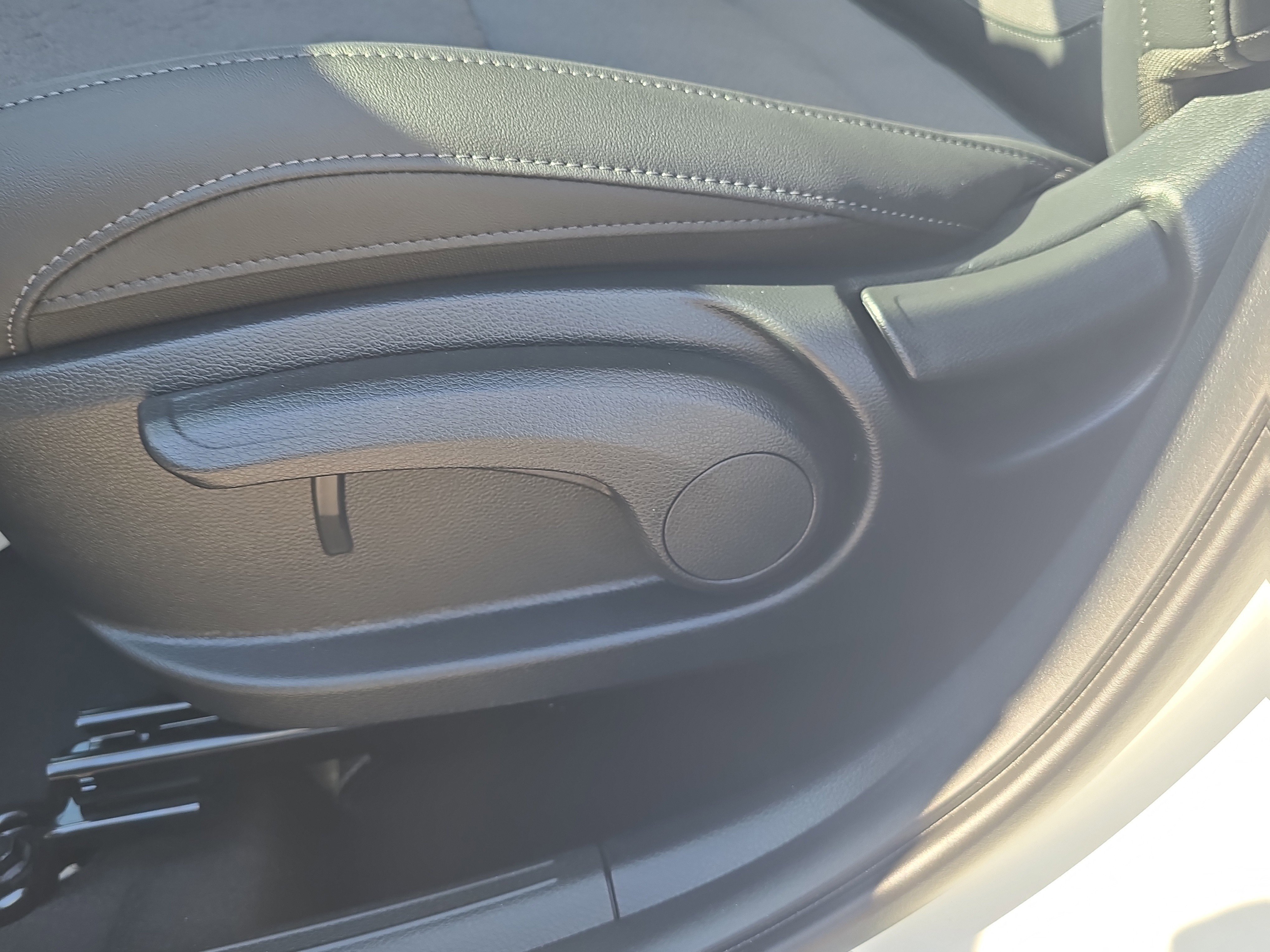 New 2026 Snow White Pearl Kia S image 20