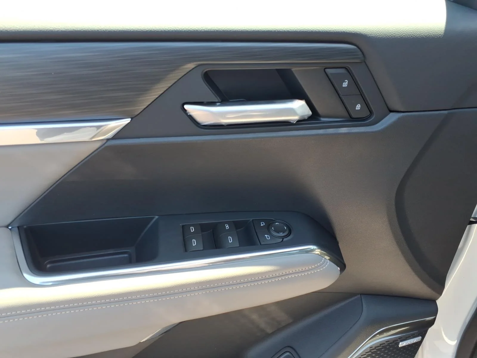 2026 GMC Acadia Elevation - Photo 12