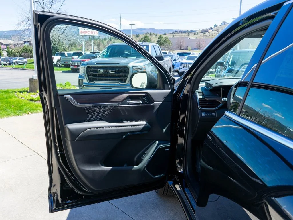 2026 GMC Acadia Denali - Photo 19