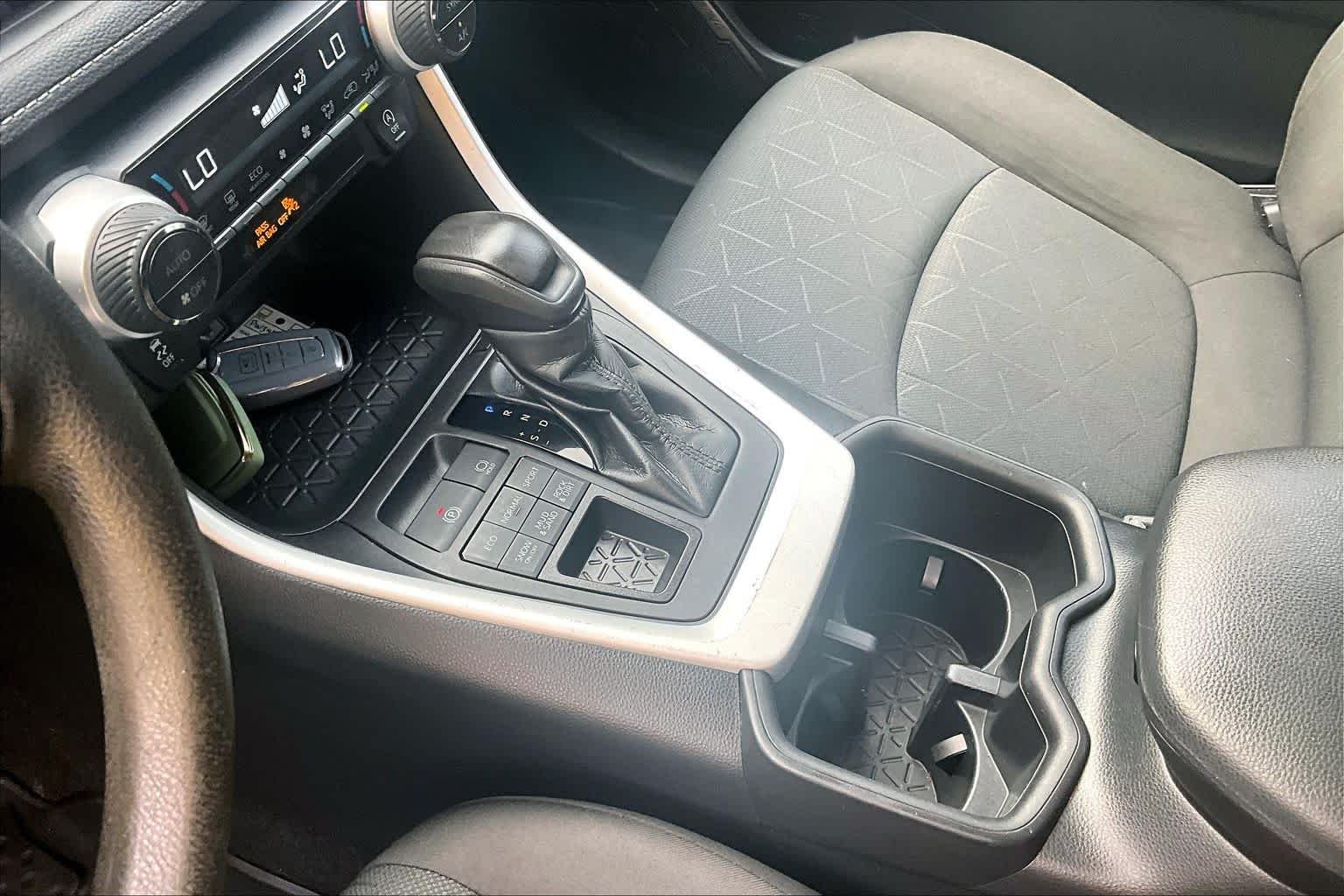 2023 Toyota RAV4 XLE - Photo 15