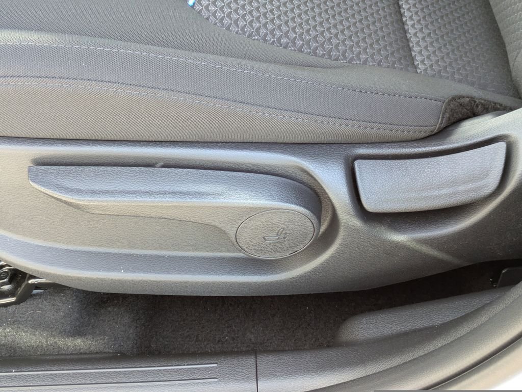 New 2026 Glacial White Pearl Kia LX image 19