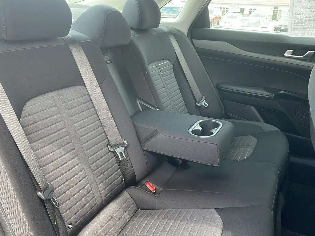 2025 Kia K5 LXS - Photo 22