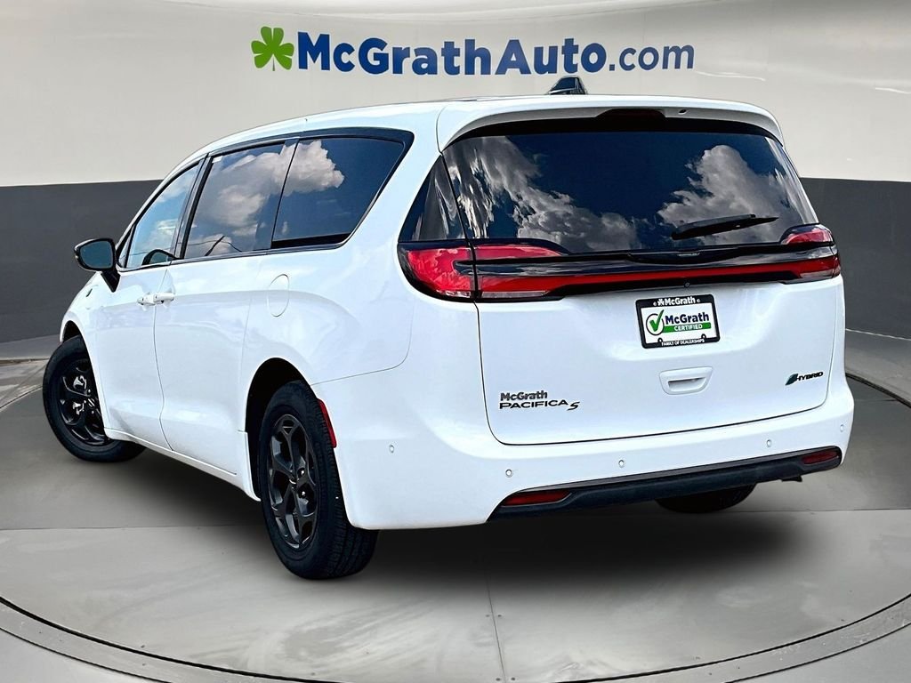 Used 2023 White Chrysler Limited image 5
