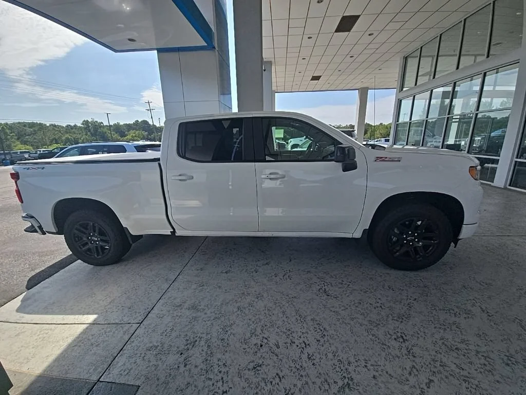 Used 2026 Summit White Chevrolet RST image 7