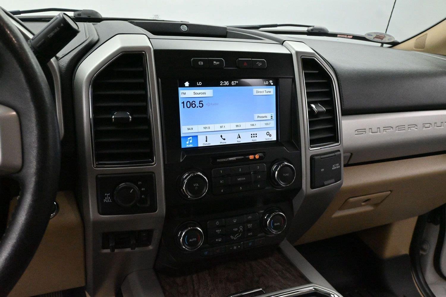 Used 2019 White Platinum Metallic Tri-Coat Ford Lariat image 18