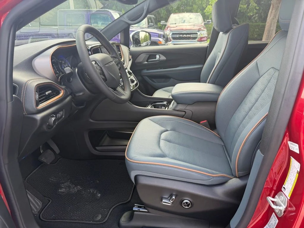 New 2027 Red Hot Pearl-Coat Exterior Paint Chrysler Pinnacle image 9